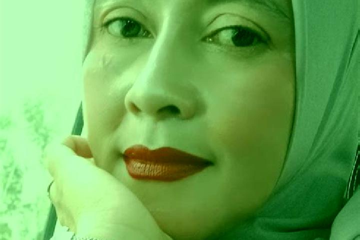 Violet, 31 — Escort in Parumasan, Indonesia