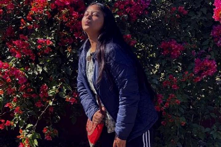 Violet, 31 — Escort in Renukut, India