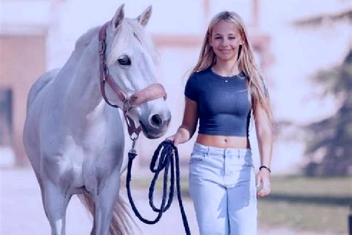 Violet, 31 — Escort in Santa Giuletta, Italy