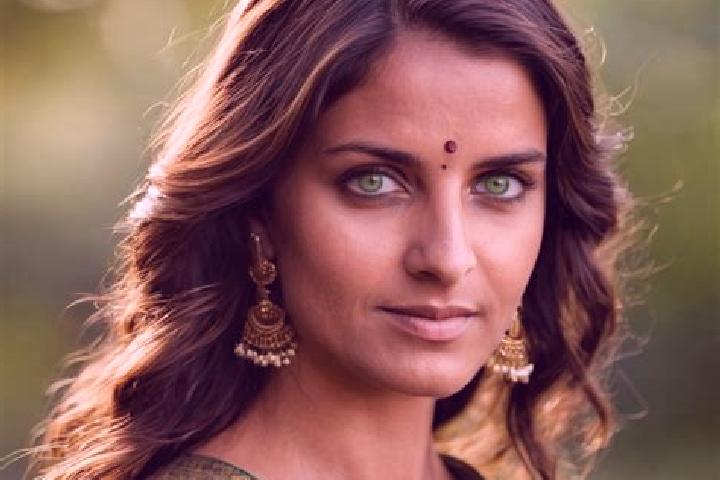 Violet, 32, a brunette green-eyed indian companion based in Cranendonck. Offering Roleplay, Domination, Duos. Available for incall and outcall, overnight boo...