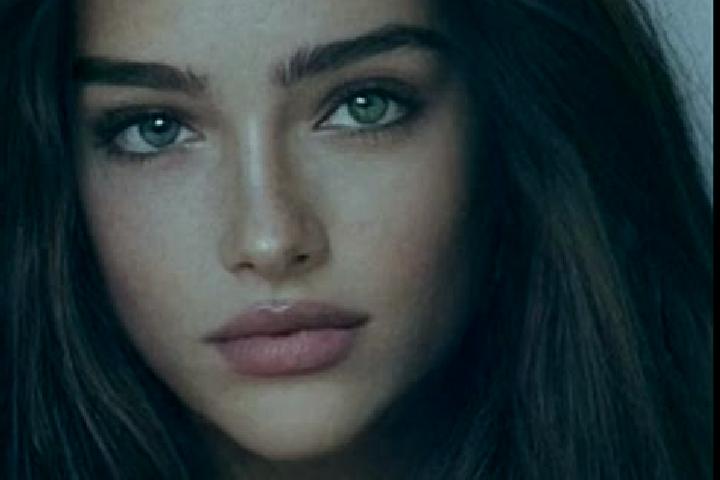 Violet, 32, a chestnut grey-eyed caucasian companion based in Melinggih. Offering OWO, Girlfriend Experience, Roleplay, CIM, Massage. Available for incall an...