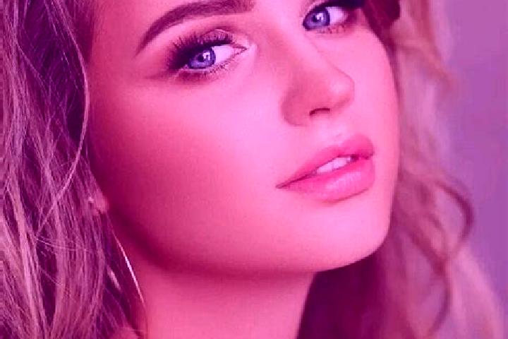 Violet, 32, a dark blonde blue-eyed middle eastern companion based in Chaudenay. Offering Massage, A-Level, Erotic Massage, Prostate Massage, GFE. Available ...