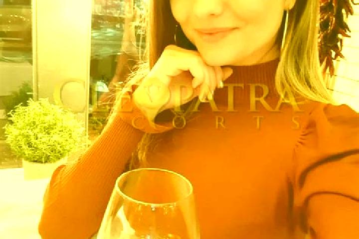 Violet, 32, a red green-eyed caribbean companion based in Newington. Offering A-Level, Dinner Date, Party Girl, GFE, Striptease. Available for incall and out...