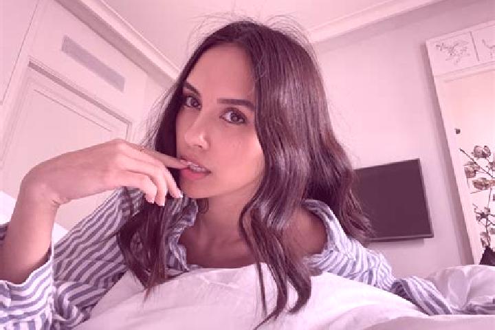 Violet, 32, a red grey-eyed latina companion based in Le Lonzac. Offering 69, Dinner Date, Travel Companion, Girlfriend Experience, Party Girl. Available for...