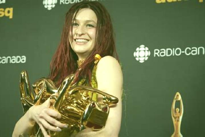 Violet, 32 — Escort in Cassidy, Canada