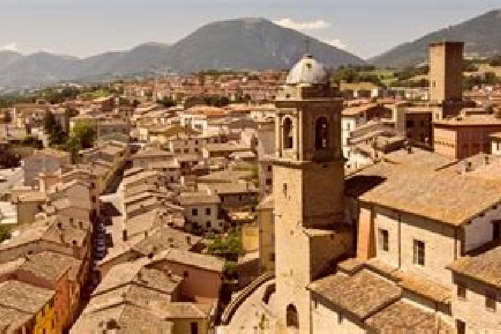 Violet, 32 — Escort in Castelraimondo, Italy