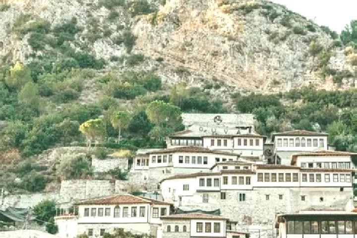 Violet, 32 — Escort in Donofrose, Albania