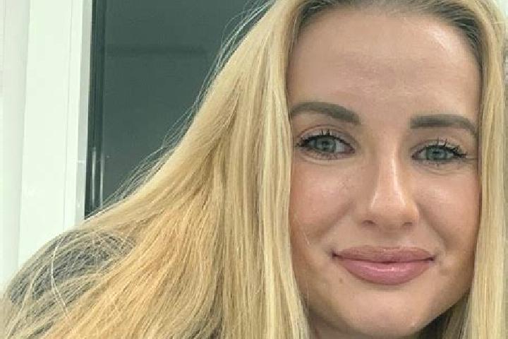 Violet, 32 — Escort in Moldova Sulita, Romania