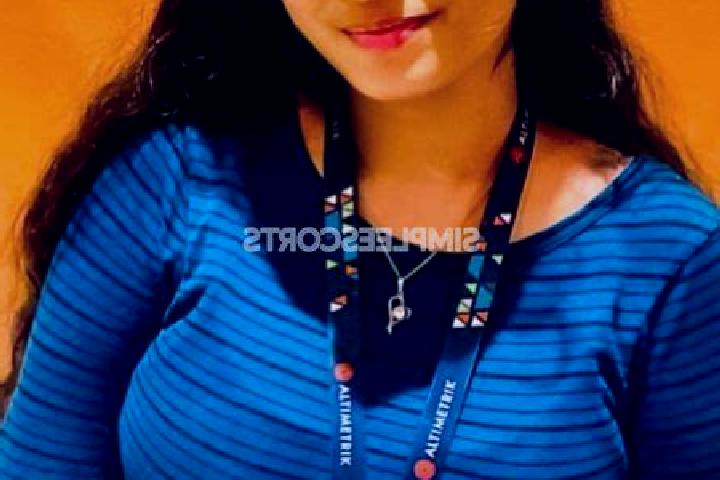 Violet, 32 — Escort in Pollachi, India