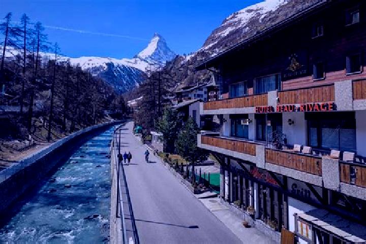 Violet, 32 — Escort in Tasch, Switzerland