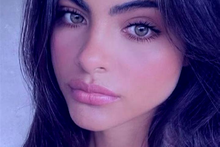Violet, 33, a brunette dark-eyed middle eastern companion based in Igliano. Offering Erotic Massage, Massage, Dinner Date, Domination. Available for incall a...