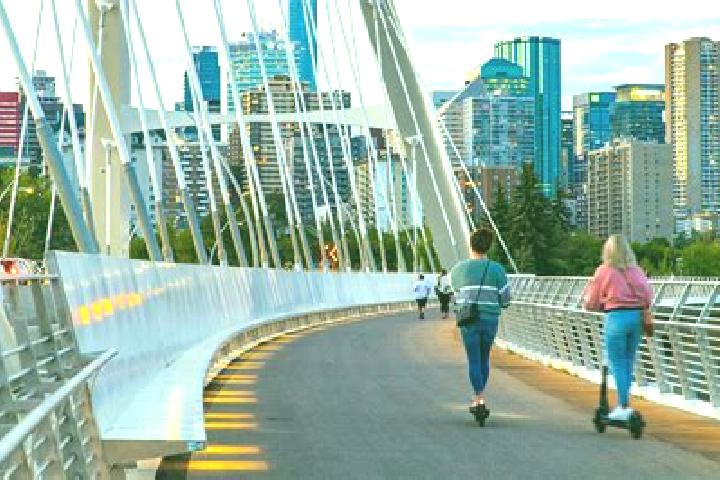 Violet, 33 — Escort in Edmonton, Canada