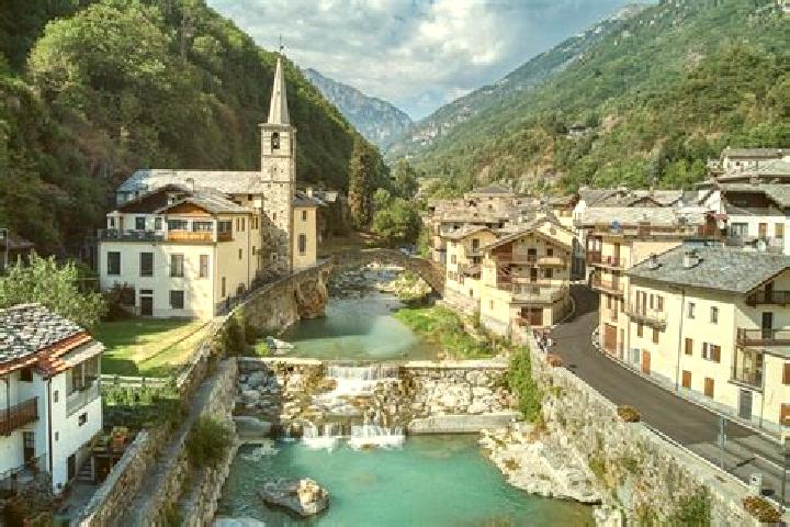 Violet, 33 — Escort in Fontainemore, Italy