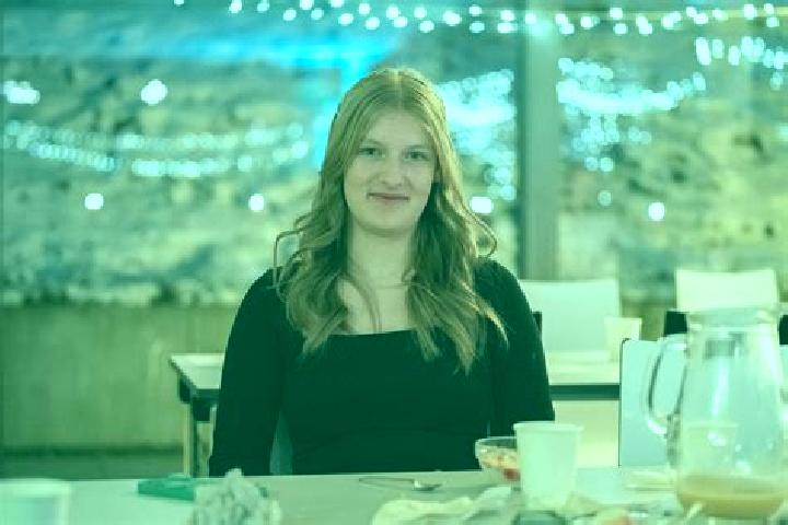 Violet, 33 — Escort in Sankt Peter am Hart, Austria
