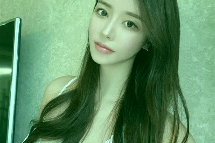 Violet, 34 — Escort in Yangjiaying, China