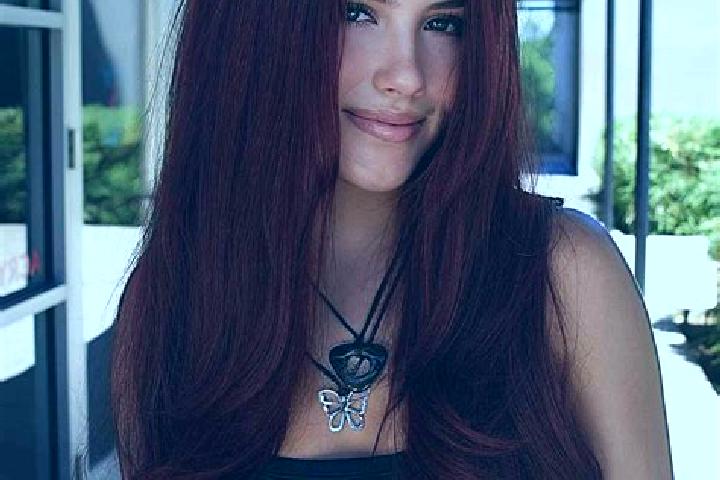 Violet, 35, a auburn dark-eyed indian companion based in Carnago. Offering Tantra, Fetish, OWO. Available for incall and outcall, day and evening dates.