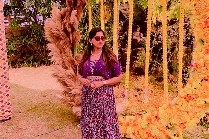 Violet, 35 — Escort in Malanka, India