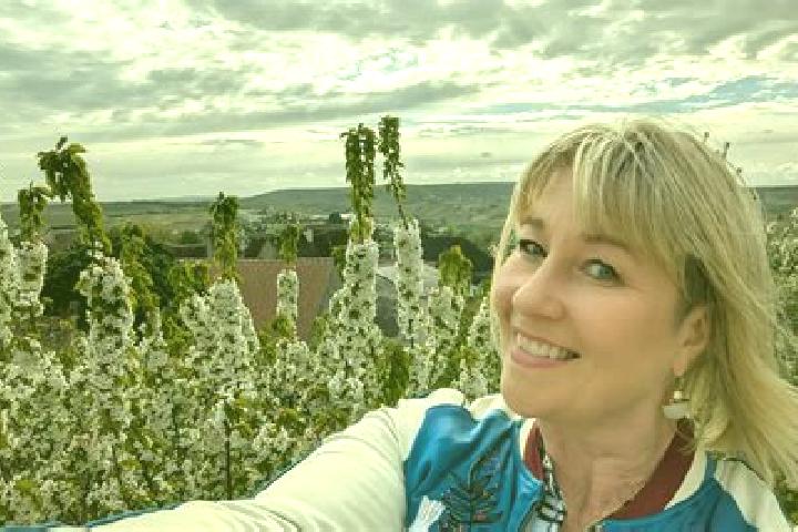 Violet, 35 — Escort in Mareuil, France