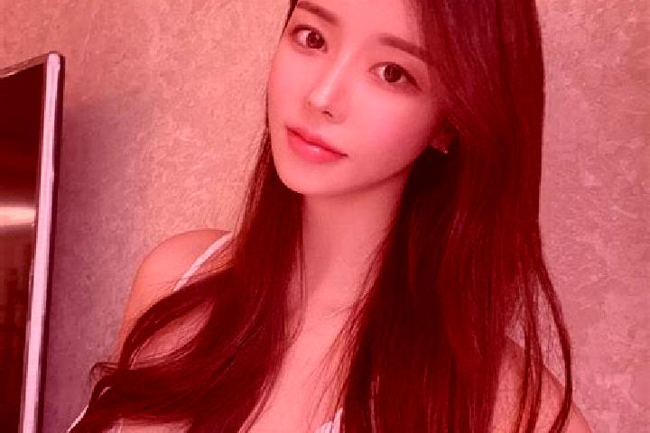 Violet, 35 — Escort in Yushikalasu, China