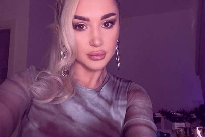 Violet, 36, a blonde dark-eyed mediterranean companion based in Geldermalsen-West. Offering Overnight, Party Girl, GFE, BDSM. Available for incall and outcal...