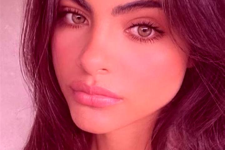 Violet, 36, a brunette dark-eyed caribbean companion based in Abos. Offering Overnight, Deep French Kissing, Domination, Girlfriend Experience, Massage. Avai...