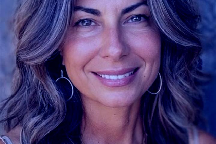Violet, 36, a brunette grey-eyed latina companion based in Landri Sales. Offering Dinner Date, Erotic Massage, Striptease, Couples, Roleplay. Available for i...