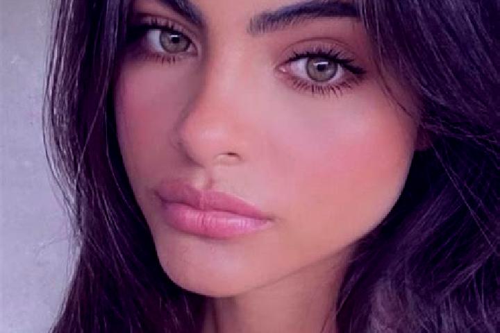 Violet, 36, a chestnut dark-eyed indian companion based in Lauterach. Offering Overnight, Fetish, Erotic Massage, Couples. Available for incall and outcall, ...
