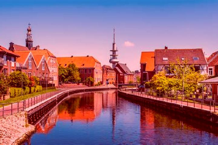 Violet, 36 — Escort in Emden, Germany
