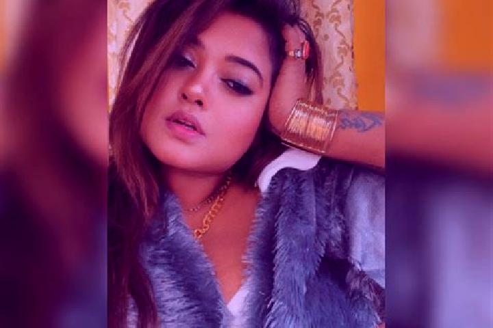 Violet, 36 — Escort in Sarkar Periyapalaiyam, India