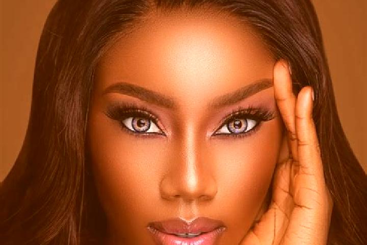 Violet, 37, a red blue-eyed ebony companion based in Bodri. Offering Overnight, 69, Couples. Available for incall and outcall, overnight bookings available.