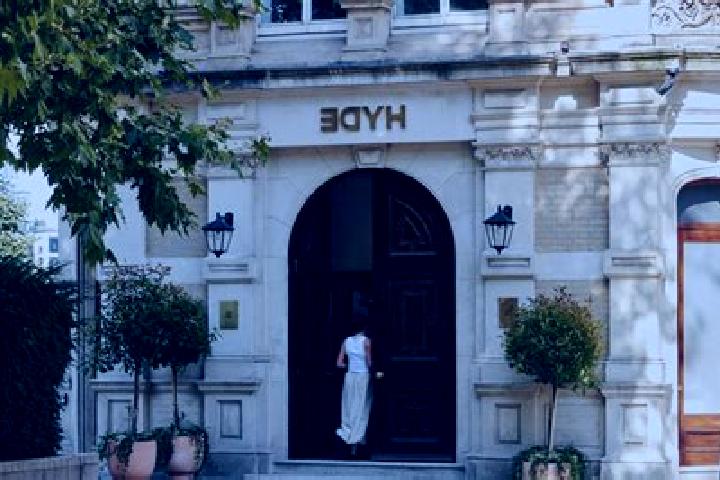 Violet, 37 — Escort in Hyde, United Kingdom