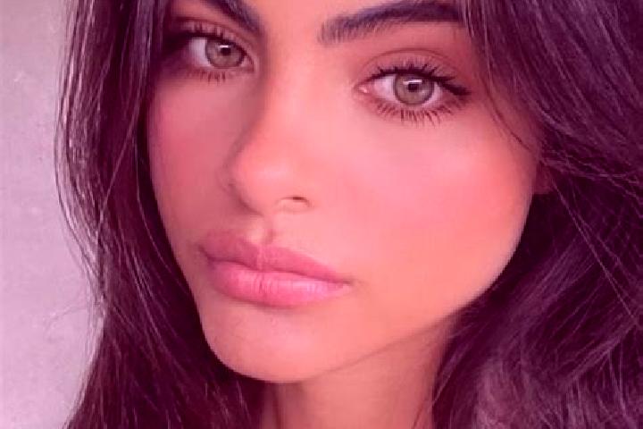 Violet, 38, a brunette dark-eyed indian companion based in San Antonio las Palmas. Offering Dinner Date, Deep French Kissing, Party Girl. Available for incal...