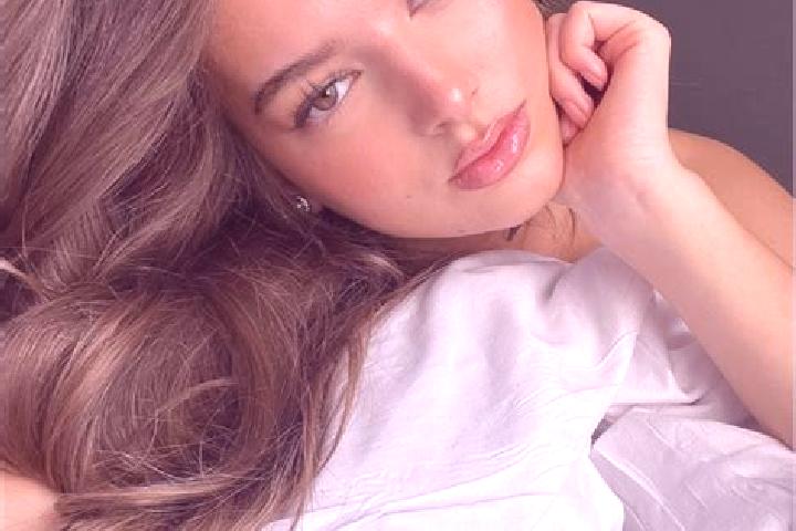Violet, 38, a chestnut amber-eyed latina companion based in Thaon-les-Vosges. Offering Duos, Couples, Dinner Date. Available for incall and outcall, overnigh...