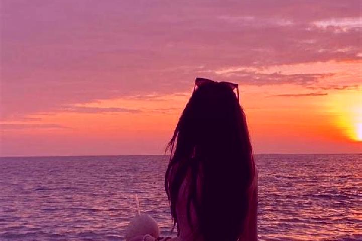 Violet, 38, a red brown-eyed ebony companion based in Sunset Beach. Offering OWO, CIM, Deep French Kissing, Roleplay. Available for incall and outcall, day a...