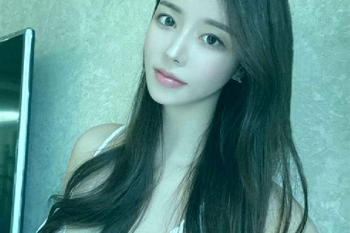 Violet, 38 — Escort in Dingjiaqiao, China