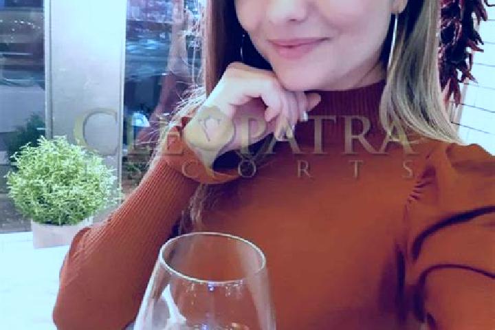 Violet, 39, a auburn brown-eyed european companion based in Tufanbeyli. Offering OWO, Party Girl, Dinner Date, Erotic Massage. Available for incall and outca...
