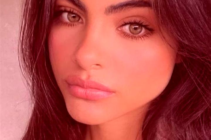 Violet, 39, a brunette green-eyed caucasian companion based in Barrio el Ruso. Offering Striptease, Tantra, Party Girl. Available for incall and outcall, ove...
