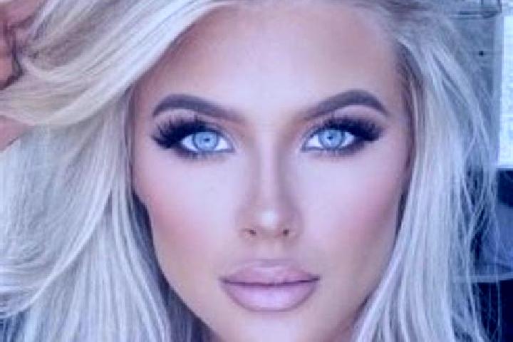Violet, 39, a platinum blonde amber-eyed middle eastern companion based in Circoiscrizione V. Offering Domination, Fetish, A-Level. Available for incall and ...