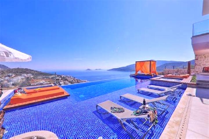 Violet, 39 — Escort in Huerriyet, Turkey