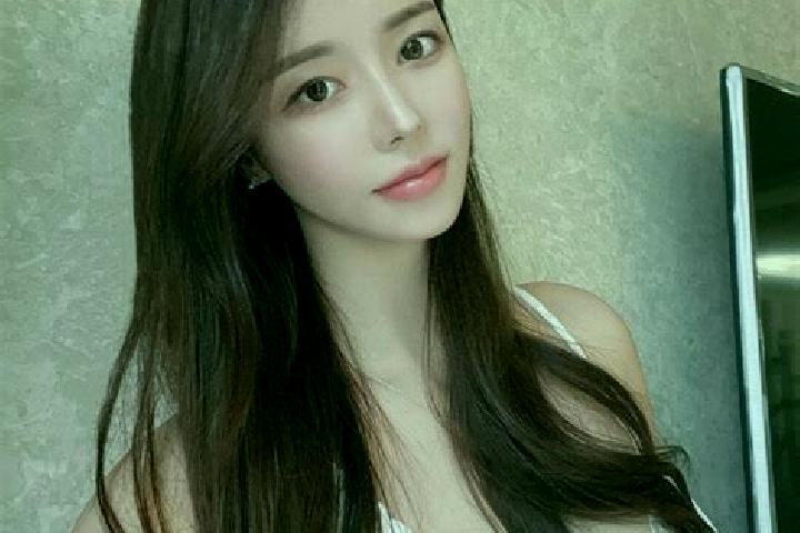 Violet, 39 — Escort in Jiaokeng, China