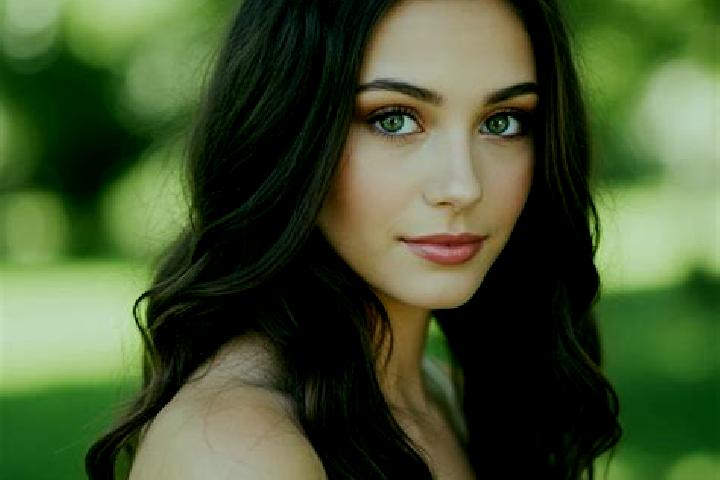 Willow, 20, a auburn hazel-eyed latina companion based in Savorgnano del Torre. Offering BDSM, Massage, Deep French Kissing, Couples. Available for incall an...