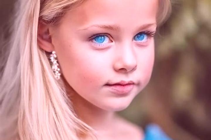 Willow, 20, a blonde blue-eyed indian companion based in Jozefoslaw. Offering OWO, CIM, Erotic Massage. Available for incall and outcall, day and evening dates.