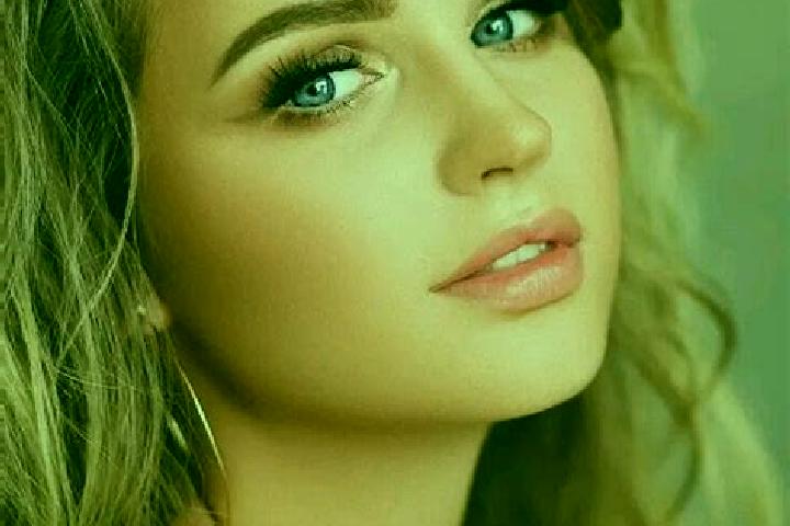 Willow, 20, a dark blonde blue-eyed mediterranean companion based in Monforte de Lemos. Offering Domination, Party Girl, Couples. Available for incall and ou...