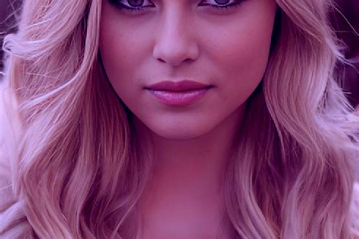 Willow, 21, a dark blonde amber-eyed mixed companion based in Dolni Trebonin. Offering Massage, Deep French Kissing, A-Level, 69. Available for incall and ou...