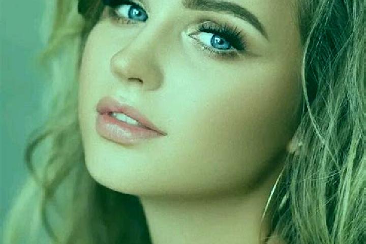Willow, 21, a dark blonde blue-eyed european companion based in Ploscos. Offering Dinner Date, Fetish, GFE. Available for incall and outcall, overnight booki...