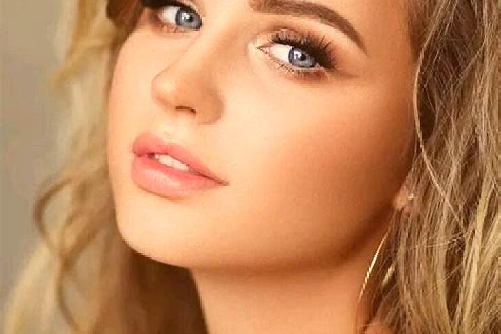 Willow, 21, a dark blonde blue-eyed mediterranean companion based in Pegasus. Offering Massage, OWO, 69. Available for incall and outcall, overnight bookings...