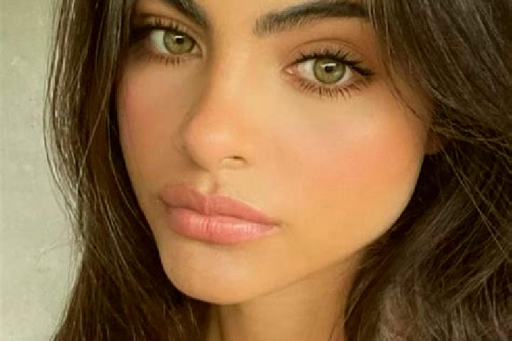 Willow, 21, a red dark-eyed indian companion based in Serralunga d Alba. Offering Duos, Striptease, 69, Domination. Available for incall and outcall, day and...