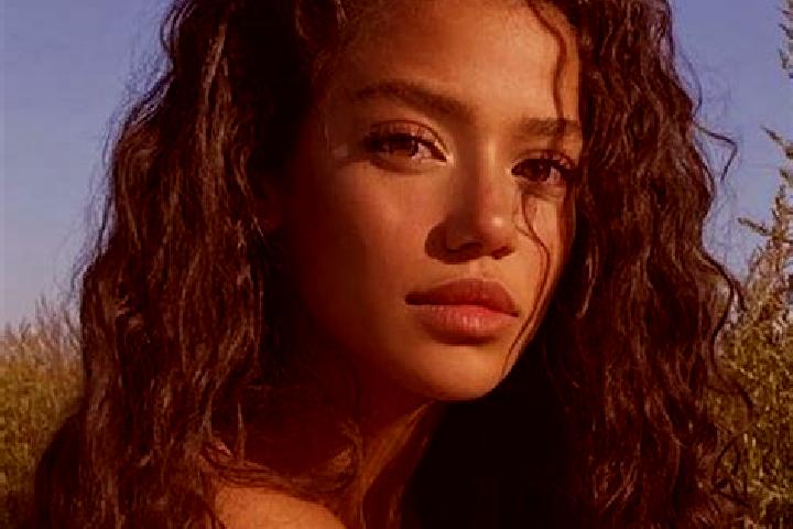 Willow, 21, a red green-eyed latina companion based in El Llano. Offering Travel Companion, Deep French Kissing, Party Girl. Available for incall and outcall...