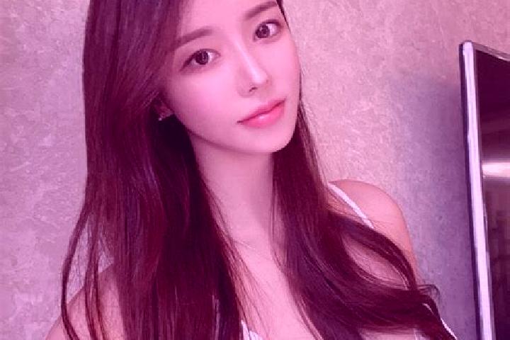 Willow, 21 — Escort in Chanhe, China