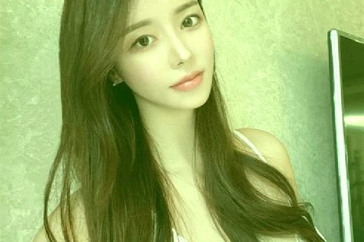 Willow, 21 — Escort in Hanjianglu, China